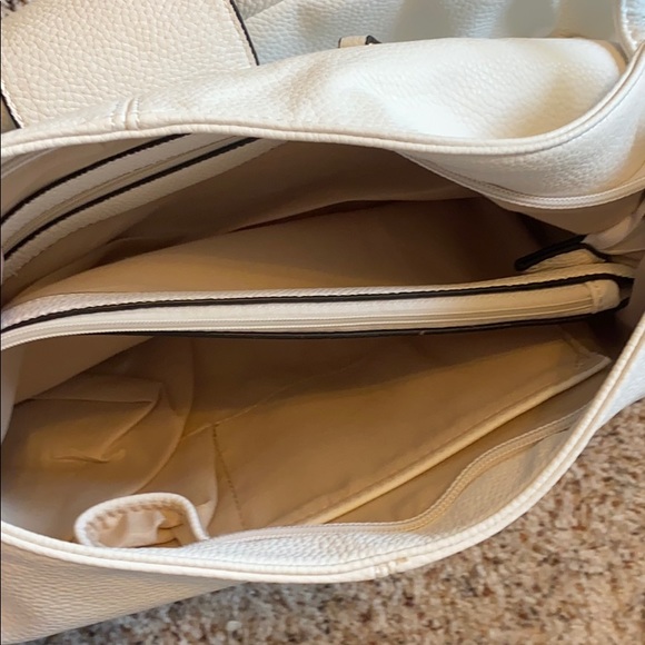 White handbag purse tote gold accessories - Picture 8 of 10